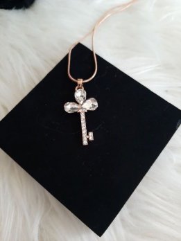 Sibel nyaklánc medállal - rosegold kulcs